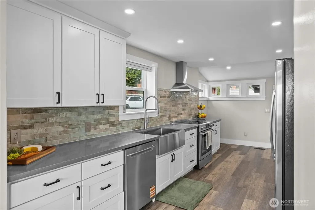 170 N Sunset Drive Camano Island WA 98282