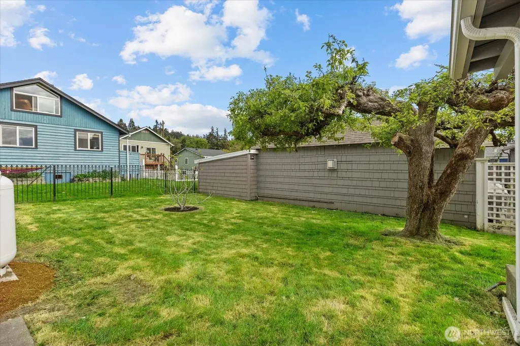 170 N Sunset Drive Camano Island WA 98282