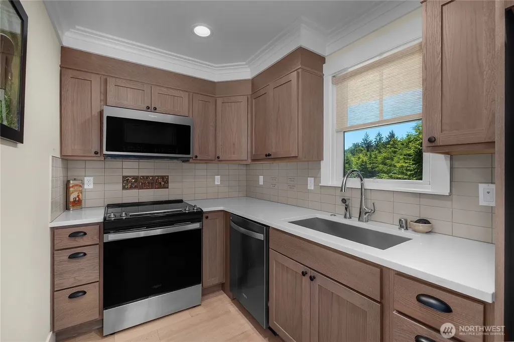 36 Easthaven Street Pacific Beach WA 98571