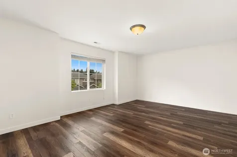 3131 Dunhill Lane Puyallup WA 98372