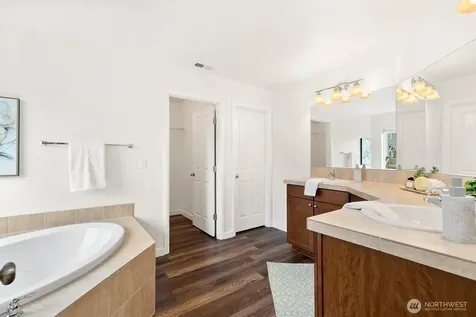 3131 Dunhill Lane Puyallup WA 98372