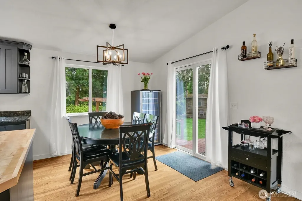16226 2nd Place W Lynnwood WA 98087