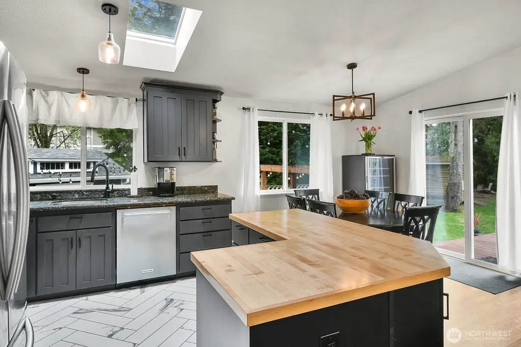 16226 2nd Place W Lynnwood WA 98087