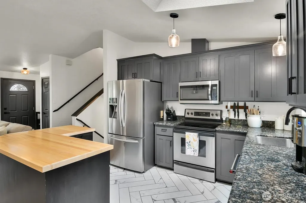16226 2nd Place W Lynnwood WA 98087