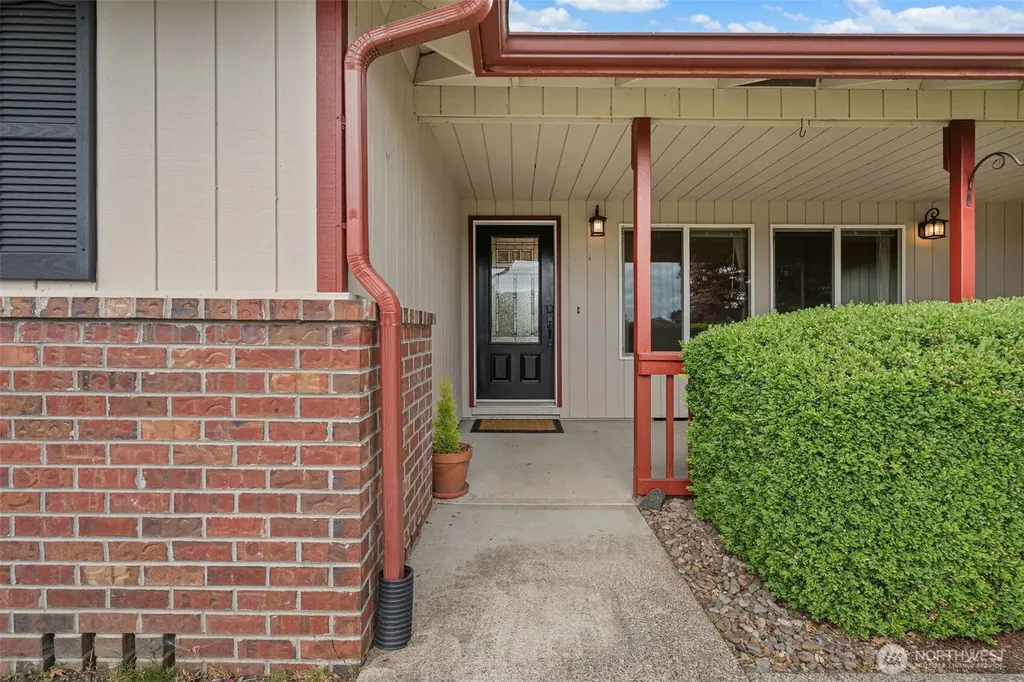 13820 Logez Court SW Olympia WA 98512