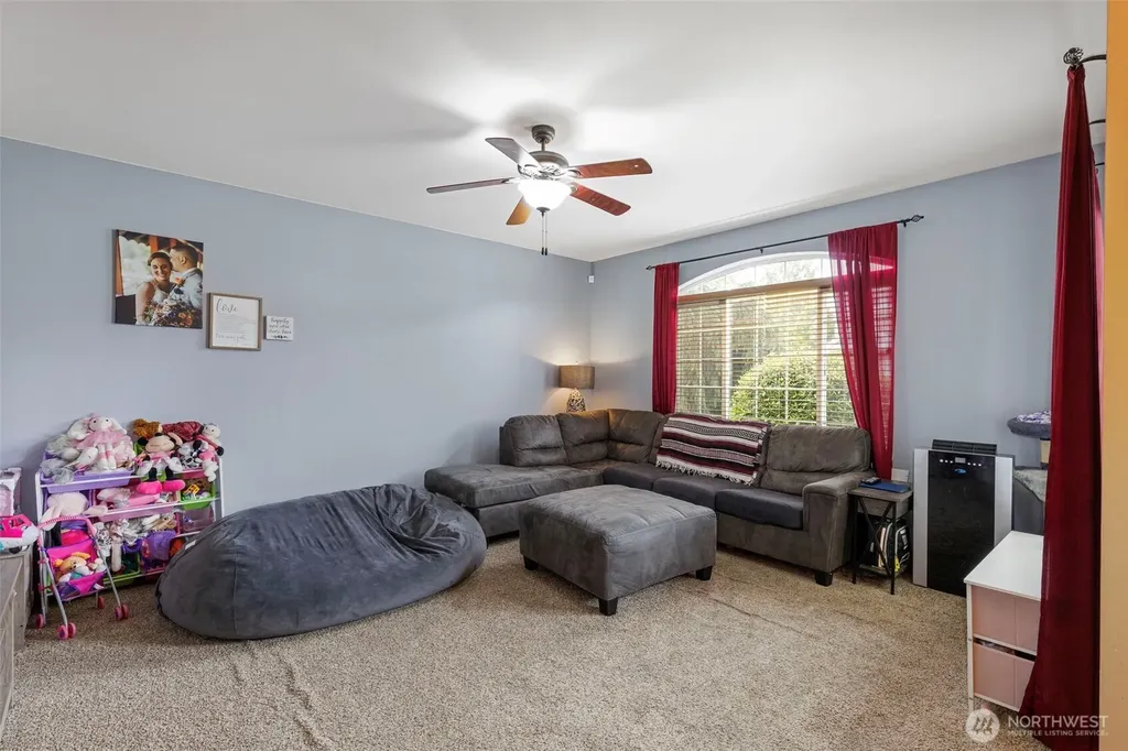 734 Glenmore Loop Port Orchard WA 98366