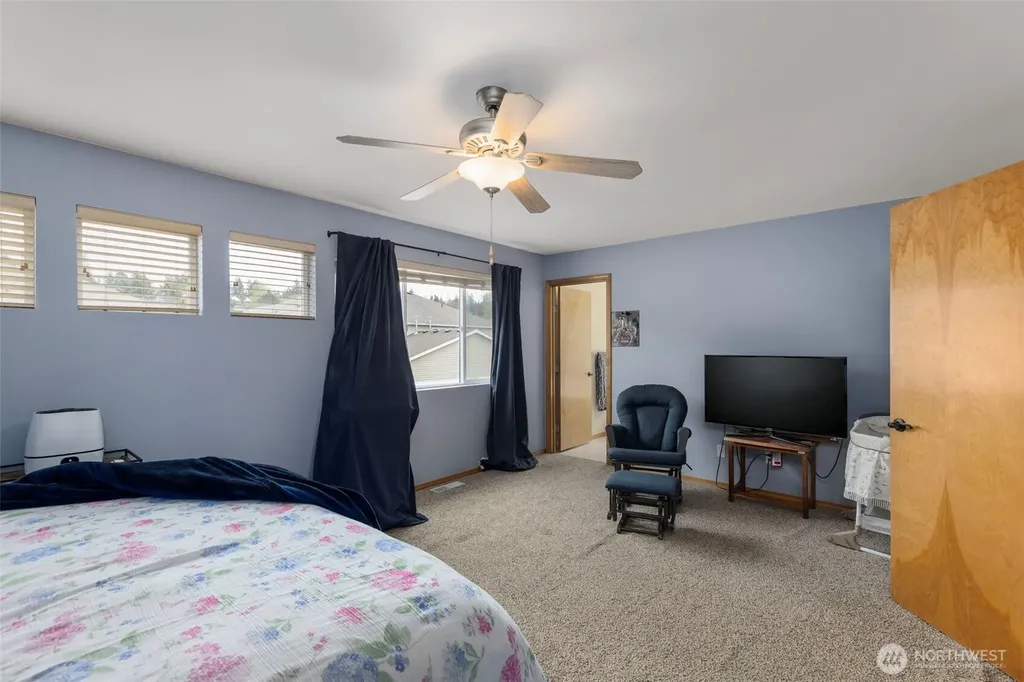 734 Glenmore Loop Port Orchard WA 98366