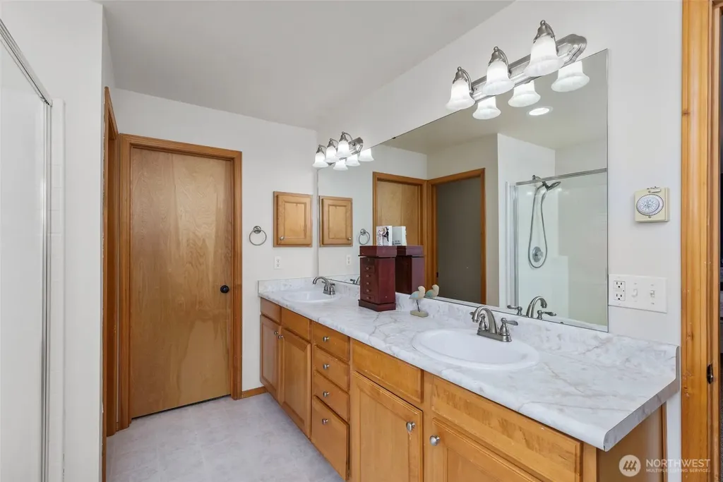 734 Glenmore Loop Port Orchard WA 98366