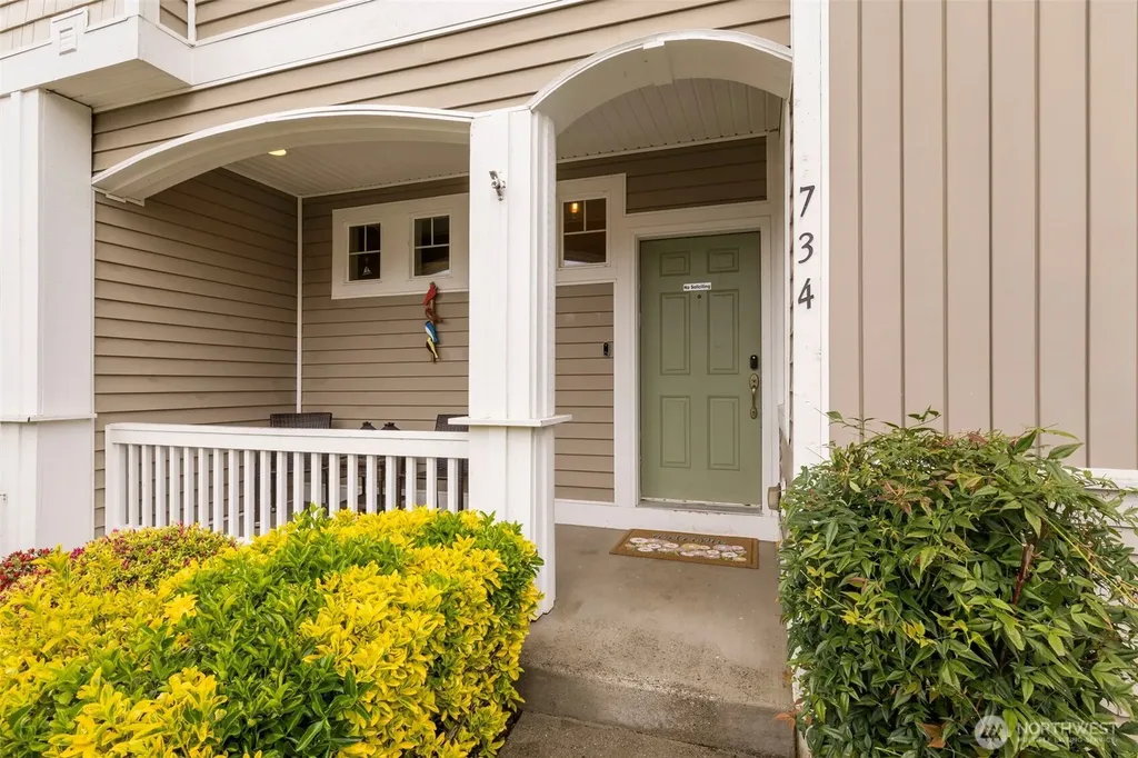 734 Glenmore Loop Port Orchard WA 98366