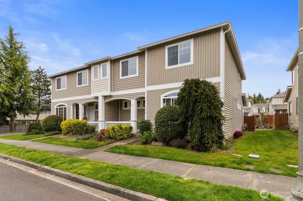 734 Glenmore Loop Port Orchard WA 98366