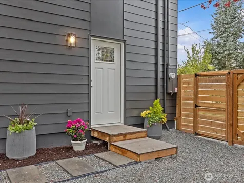 8117 17th Avenue SW Seattle WA 98106