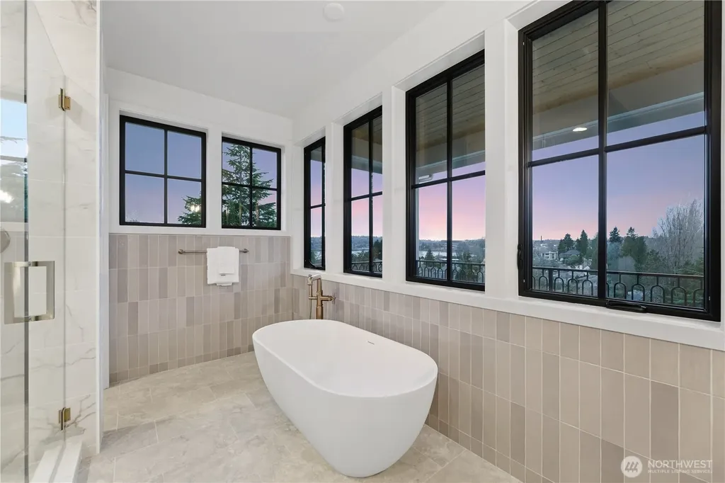 4103 43rd Avenue NE Seattle WA 98105