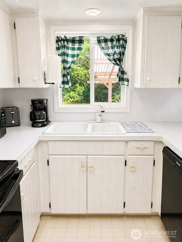 27312 N Place Ocean Park WA 98640