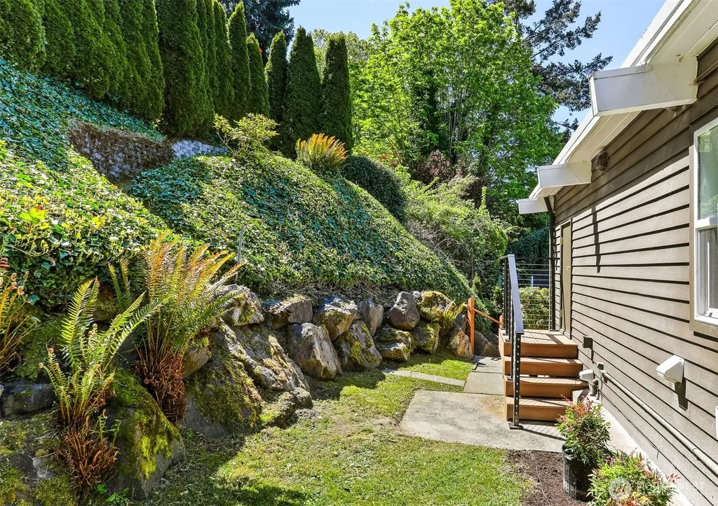 2122 Halleck Avenue SW Seattle WA 98116