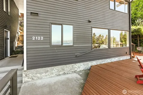 2122 Halleck Avenue SW Seattle WA 98116
