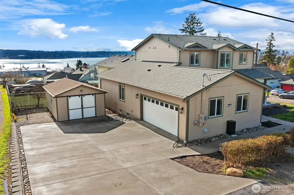 2401 E 16th Street Bremerton WA 98310