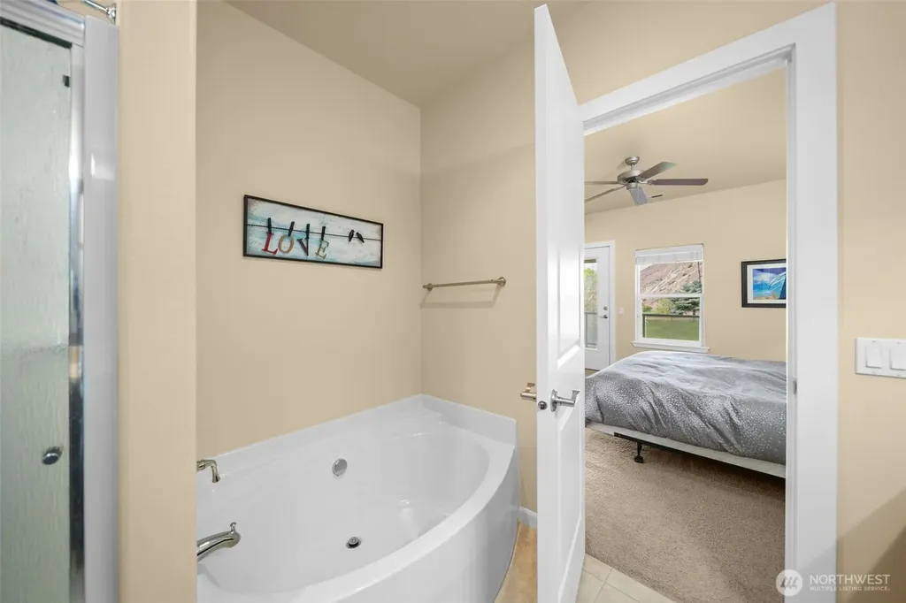 23063 Sunserra Loop NW Quincy WA 98848