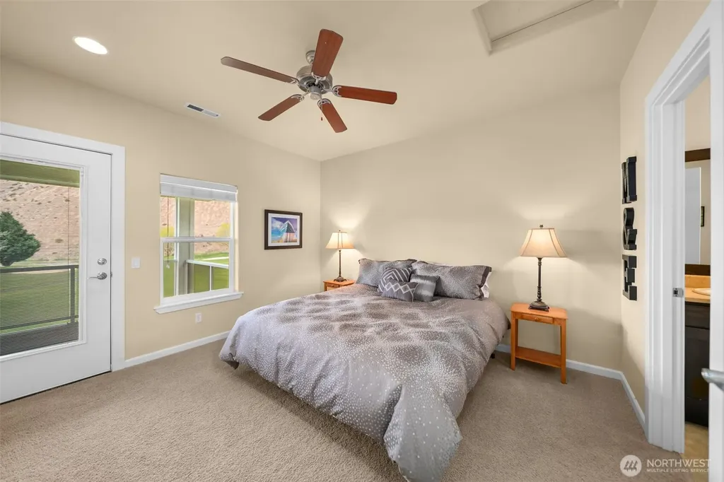 23063 Sunserra Loop NW Quincy WA 98848