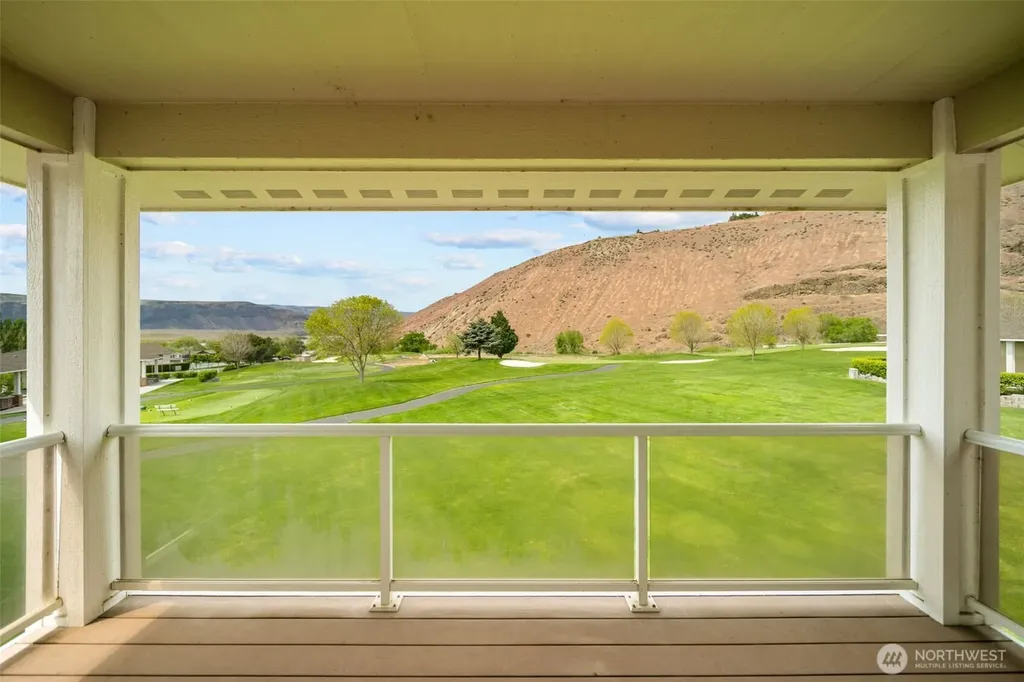 23063 Sunserra Loop NW Quincy WA 98848
