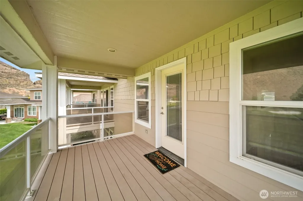 23063 Sunserra Loop NW Quincy WA 98848