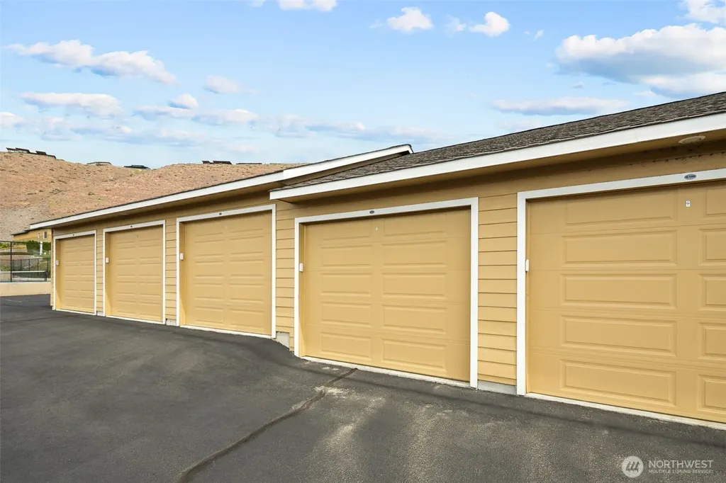 23063 Sunserra Loop NW Quincy WA 98848