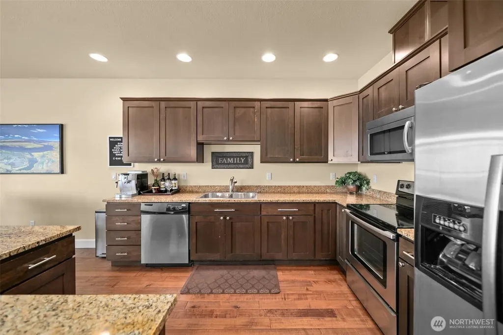 23063 Sunserra Loop NW Quincy WA 98848