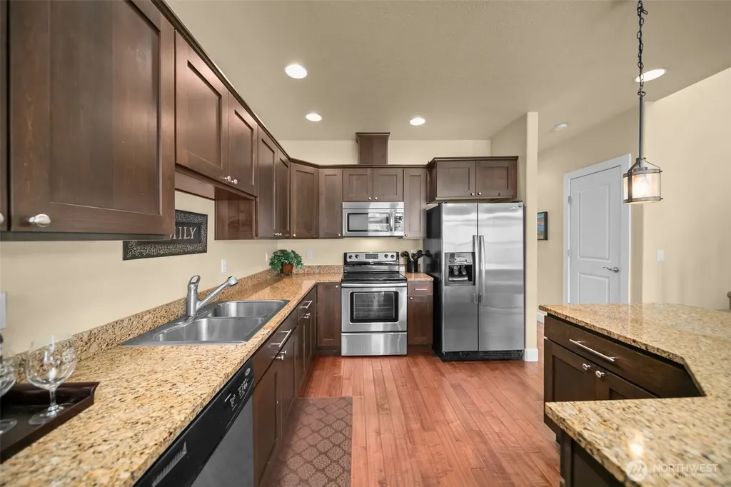 23063 Sunserra Loop NW Quincy WA 98848