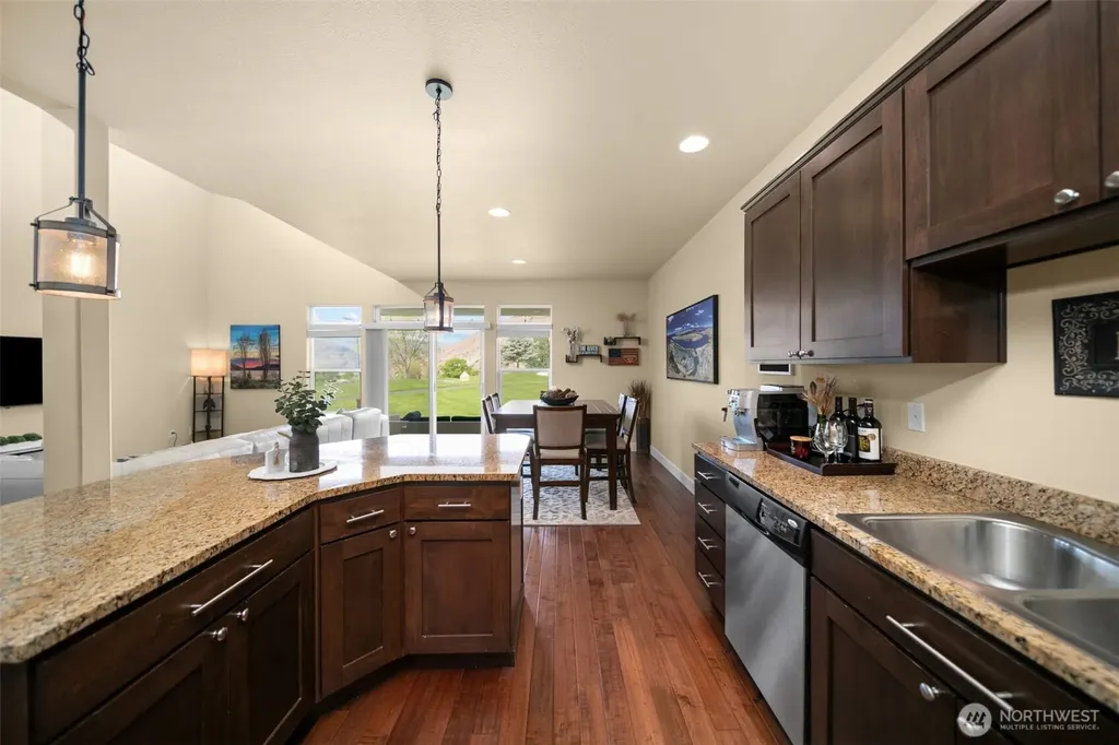 23063 Sunserra Loop NW Quincy WA 98848