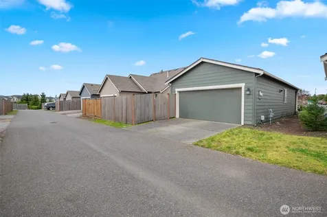 18734 105th Lane E Puyallup WA 98374