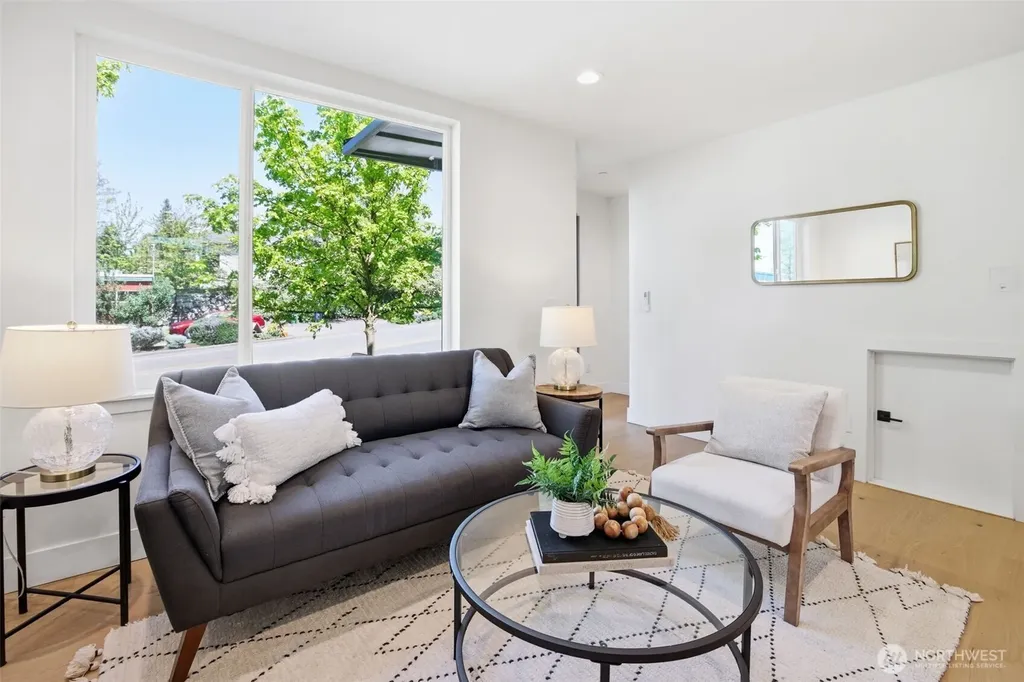 6406 Fauntleroy Way SW Seattle WA 98136