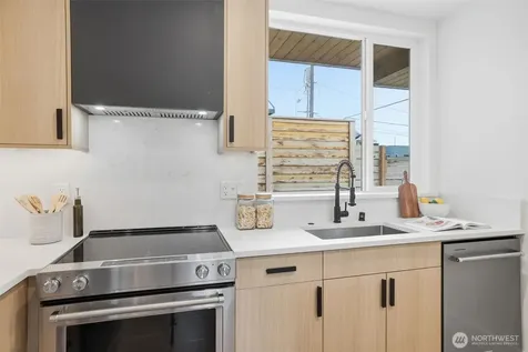 6406 Fauntleroy Way SW Seattle WA 98136