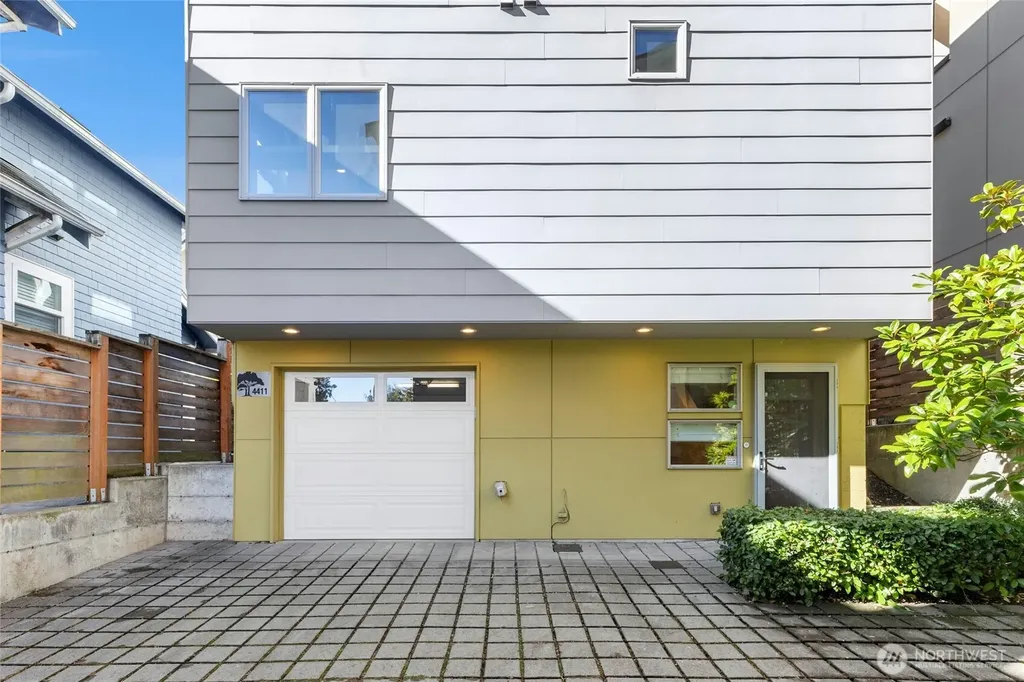 4411 Meridian Avenue N Seattle WA 98103
