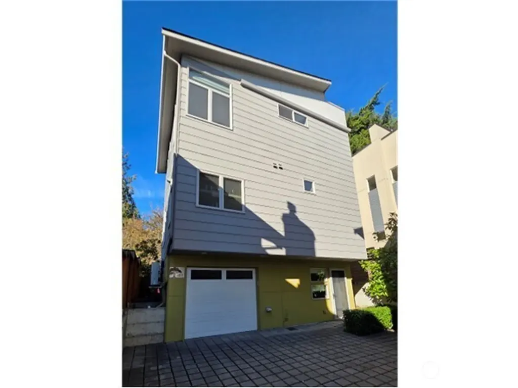 4411 Meridian Avenue N Seattle WA 98103