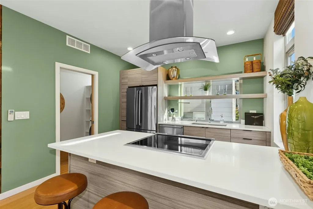 4411 Meridian Avenue N Seattle WA 98103