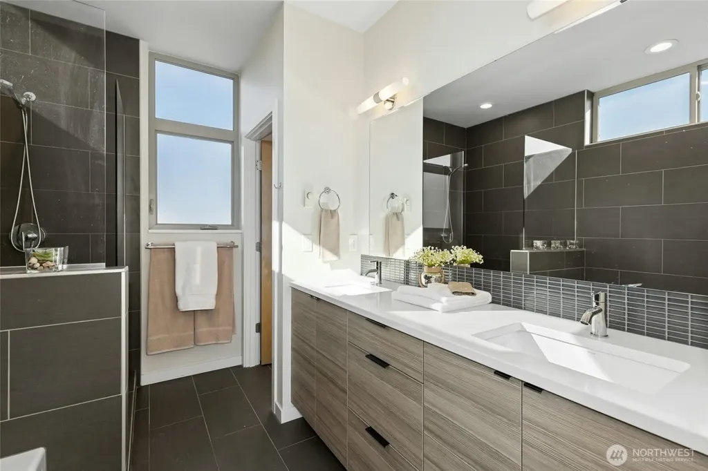 4411 Meridian Avenue N Seattle WA 98103