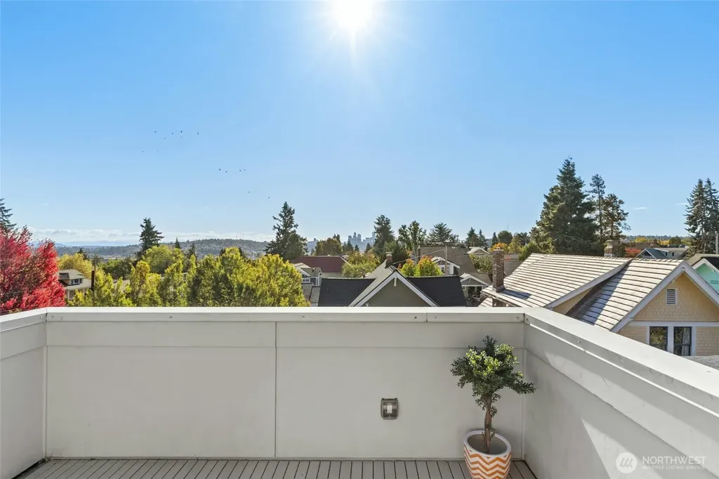 4411 Meridian Avenue N Seattle WA 98103