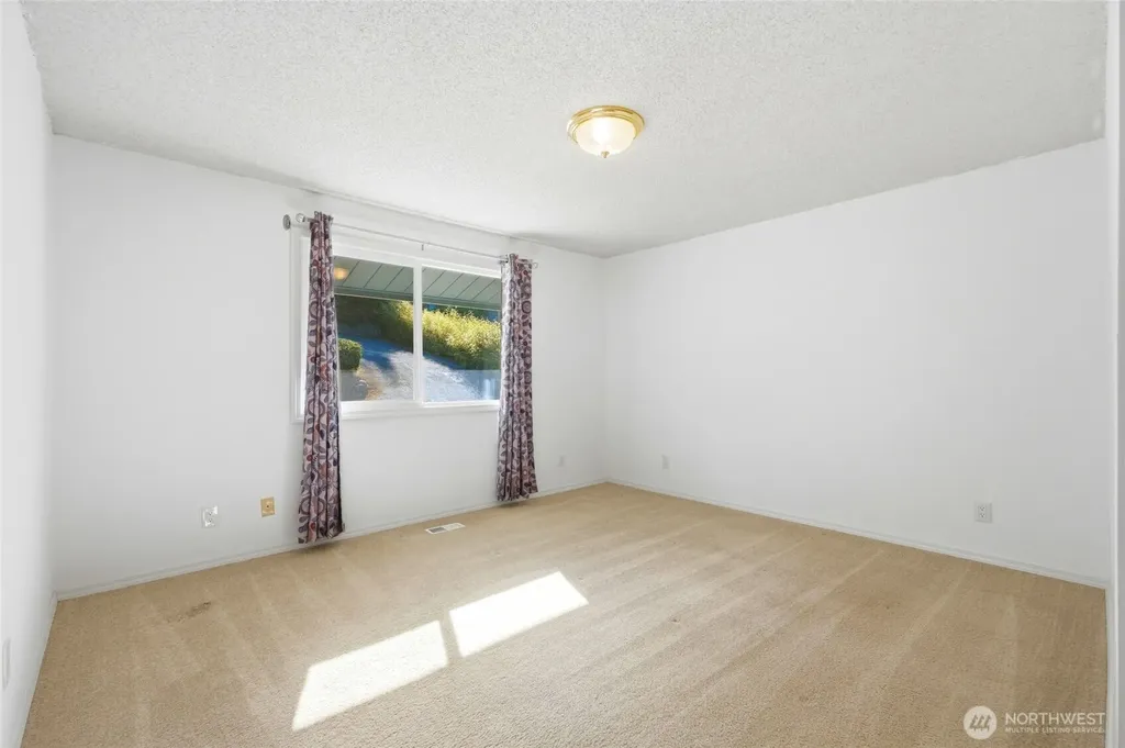 2198 Aurora Court Oak Harbor WA 98277