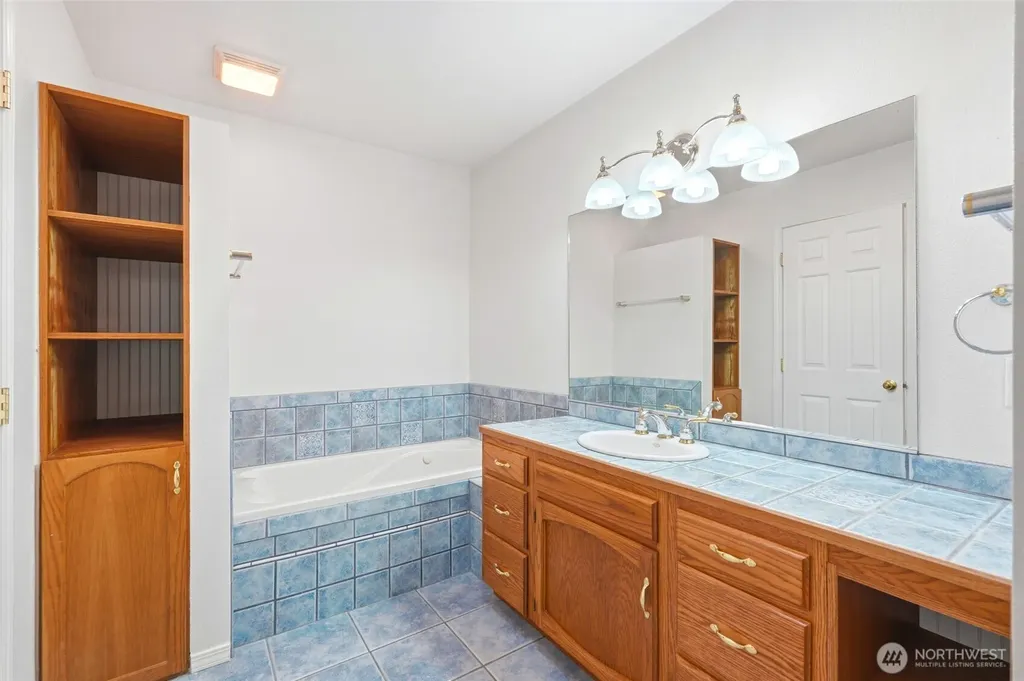 2198 Aurora Court Oak Harbor WA 98277