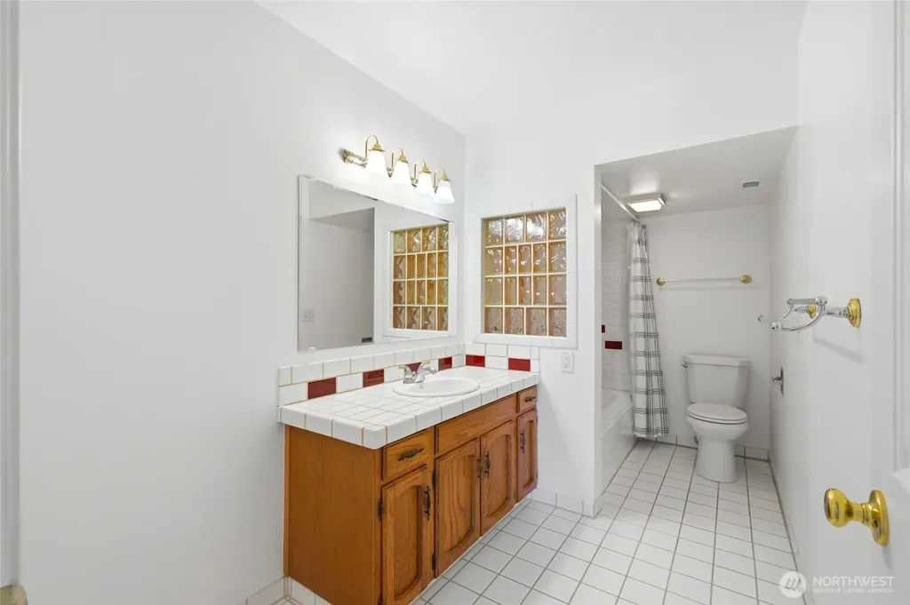 2198 Aurora Court Oak Harbor WA 98277