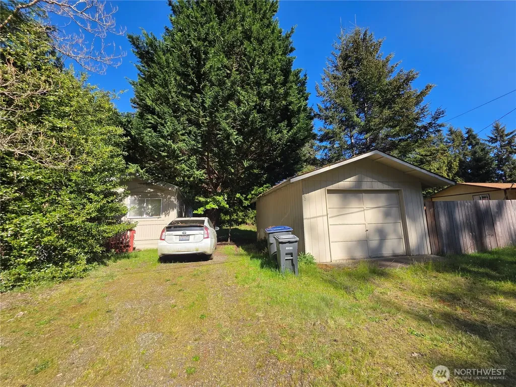 1160 E Lakeshore Drive W Shelton WA 98584
