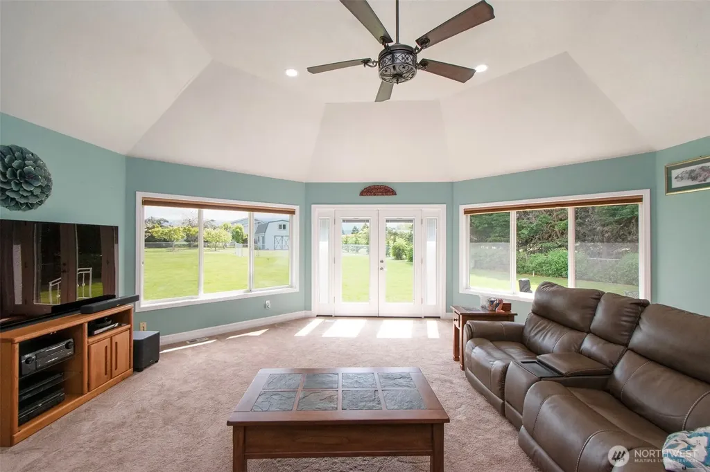 21 Donaper Road Sequim WA 98382