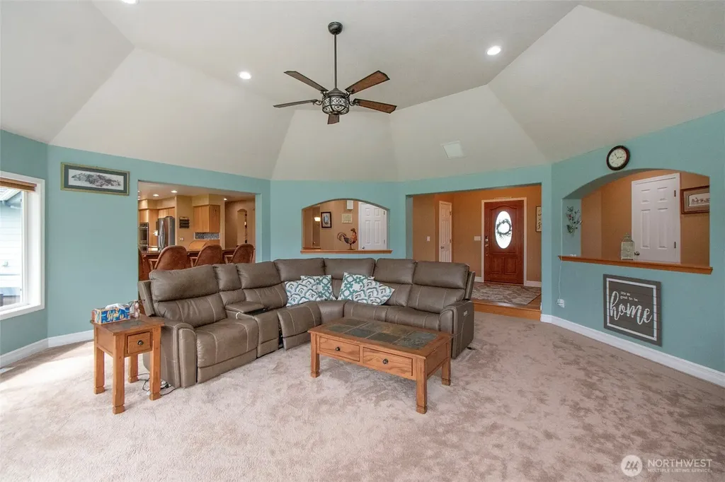 21 Donaper Road Sequim WA 98382