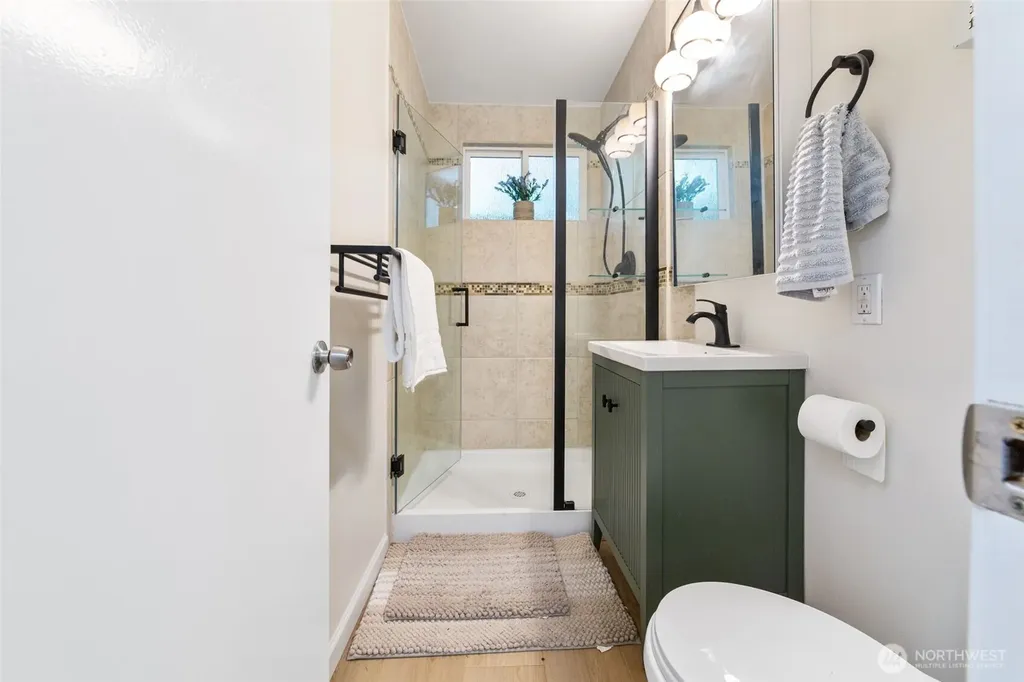 839 NE 200th Street Shoreline WA 98155