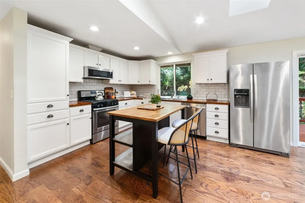 839 NE 200th Street Shoreline WA 98155