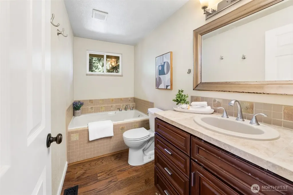 839 NE 200th Street Shoreline WA 98155