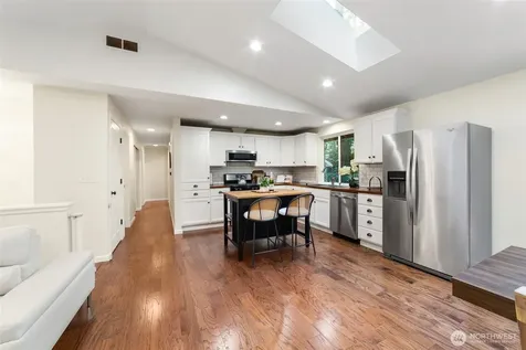 839 NE 200th Street Shoreline WA 98155