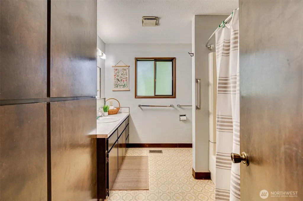 731 Carnine Road Castle Rock WA 98611