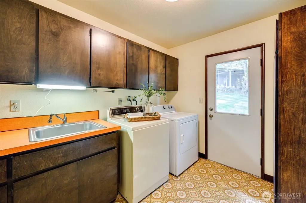 731 Carnine Road Castle Rock WA 98611