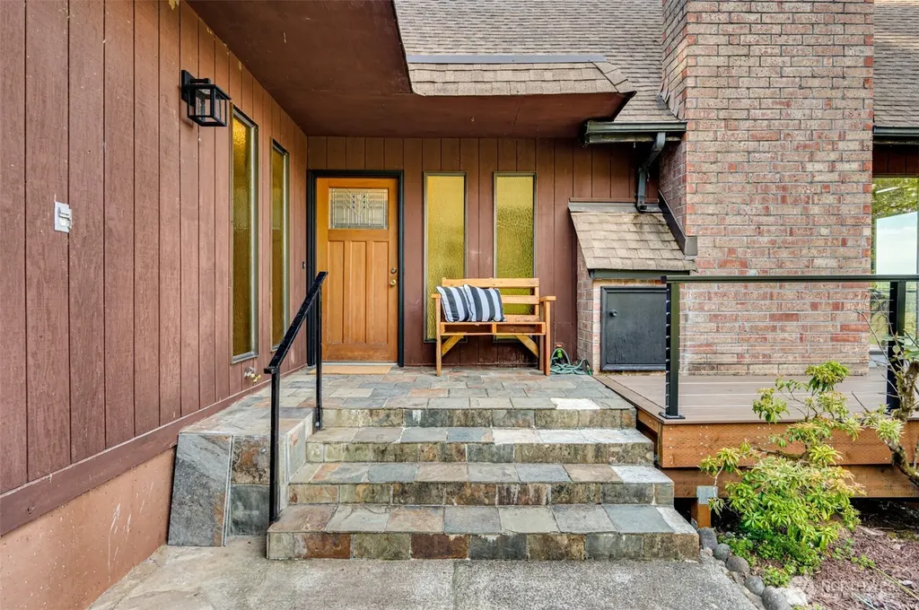 731 Carnine Road Castle Rock WA 98611