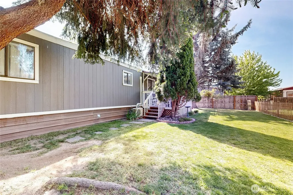 968 NE Empire Street College Place WA 99324